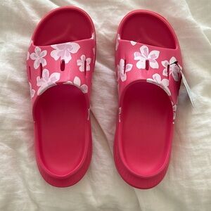 hoka slides brand new w tags